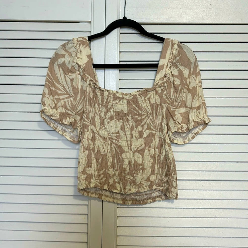 Monteau Los Angeles tan & cream floral crop top